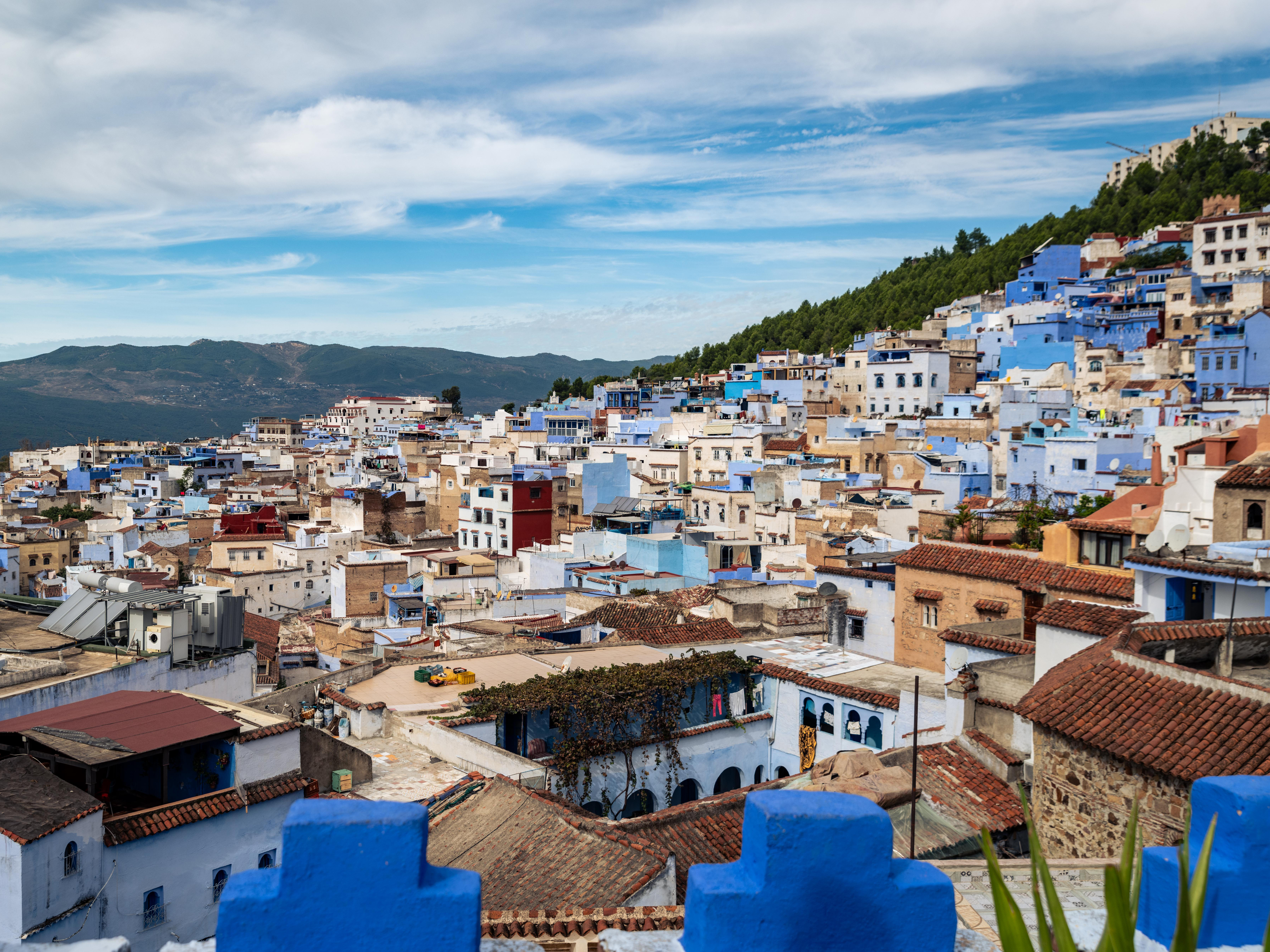 وفر حتى 50% على تأجير سيارتك في أغادير بدون وديعة!اكتشف مجموعتنا الواسعة من تأجير السيارات في أغادير: السيارات الاقتصادية وسيارات السيدان المريحة وسيارات الدفع الرباعي العائلية والسيارات الفاخرة. مثالي لاستكشاف المغرب ، من أغادير المدينة المنورة إلى شواطئ تغازوت.